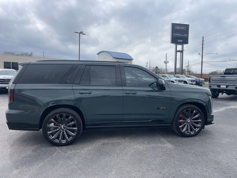 Used 2026 Cadillac Escalade V w/ LPO, Floor Liner Package image 3