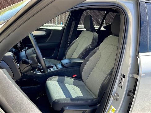 Used 2025 Volvo XC40 B5 Core AWD/4WD image 24