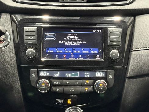 Used 2019 Nissan Rogue SV image 41