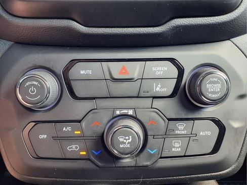 Used 2023 Jeep Renegade Altitude w/ Convenience Group I AWD/4WD image 21