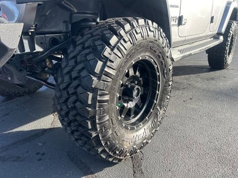 Used 2018 Jeep Wrangler Unlimited Sahara image 11