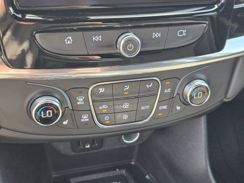 Used 2023 Chevrolet Traverse LT FWD image 24