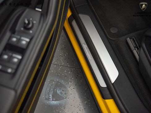 Used 2022 Lamborghini Urus image 25