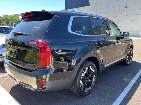 Used 2024 Kia Telluride S w/ S Sunroof Package FWD image 4