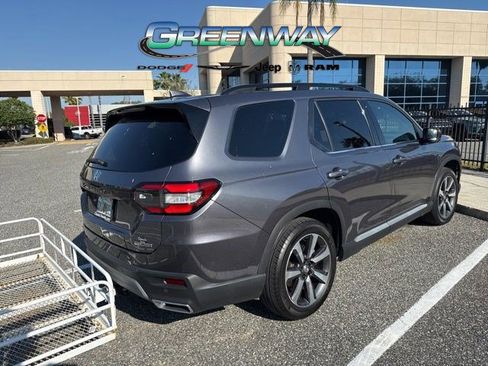 Used 2025 Honda Pilot Touring image 5