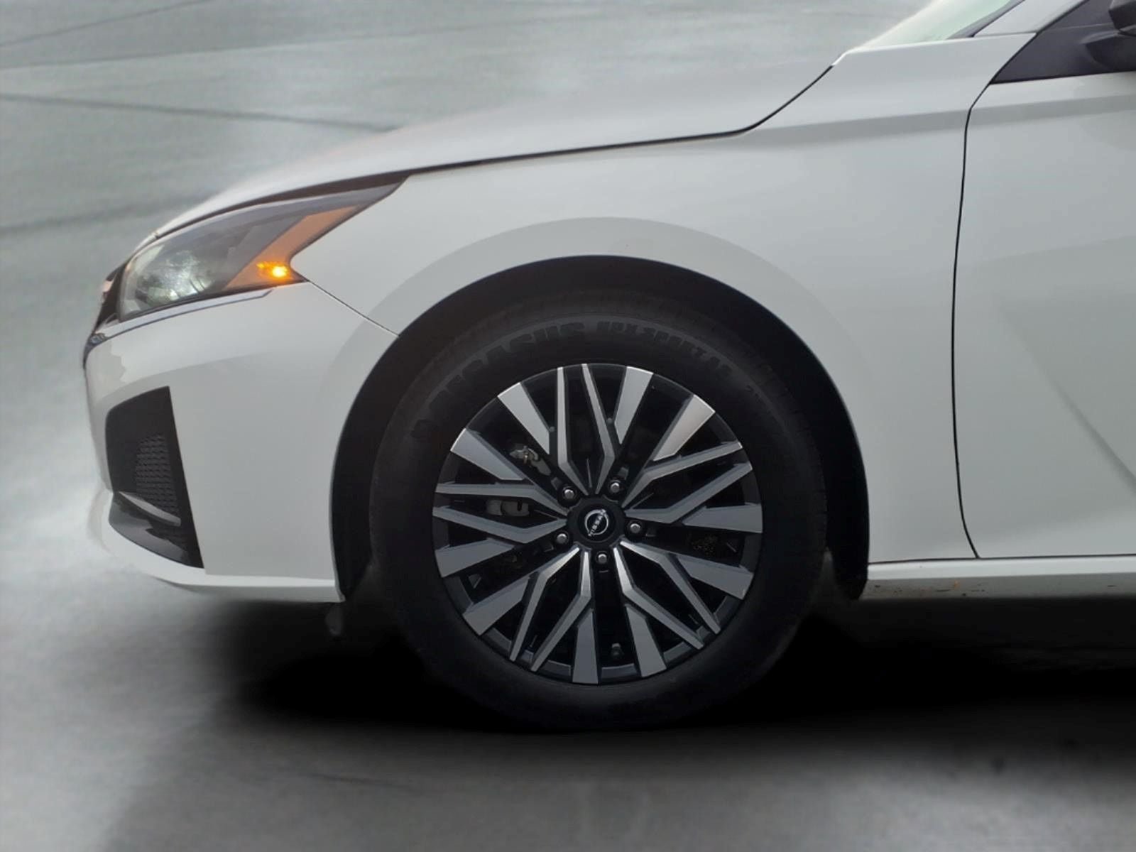Used 2025 Nissan Altima 2.5 SV FWD image 4