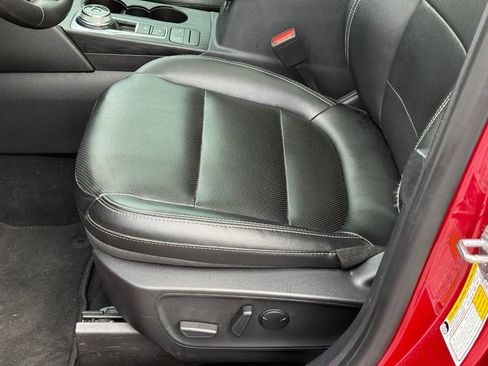 Used 2022 Ford Escape SEL image 19