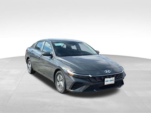 New 2026 Hyundai Elantra SE image 1