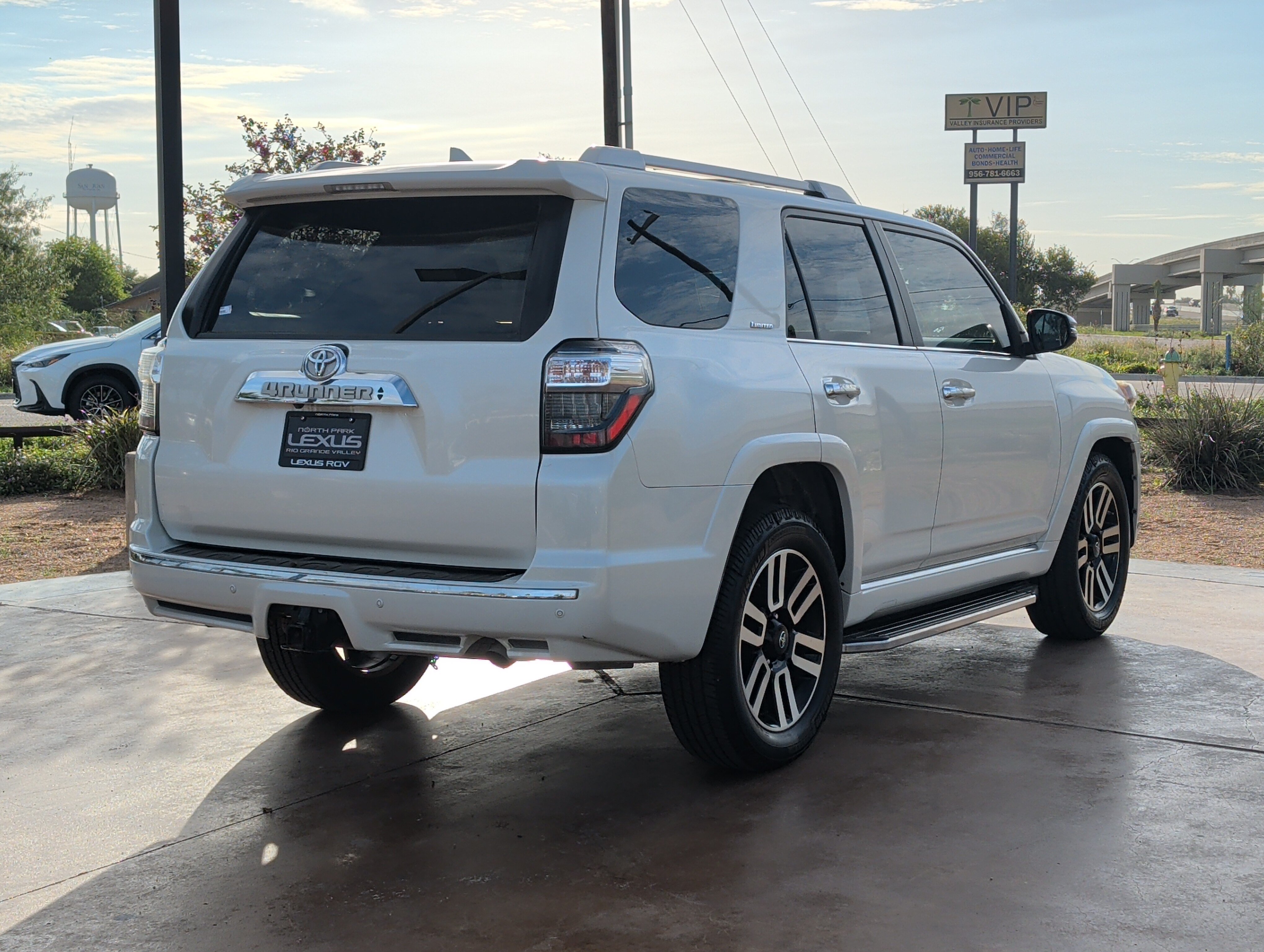 Used 2017 Toyota 4Runner Limited RWD image 2