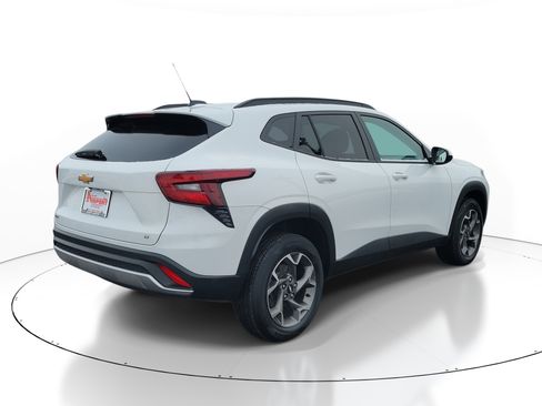 Used 2025 Chevrolet Trax LT image 4