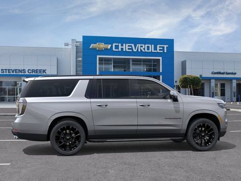 New 2026 Chevrolet Suburban RST w/ Advanced Technology Package AWD/4WD image 3