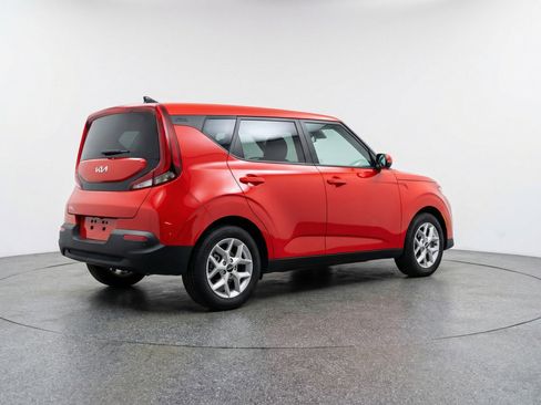 Used 2025 Kia Soul LX w/ LX Technology Package image 9