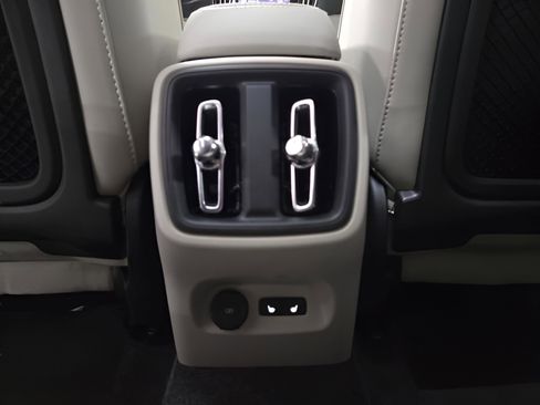 New 2025 Volvo XC40 B5 Ultra w/ Protection Package Premier AWD/4WD image 31