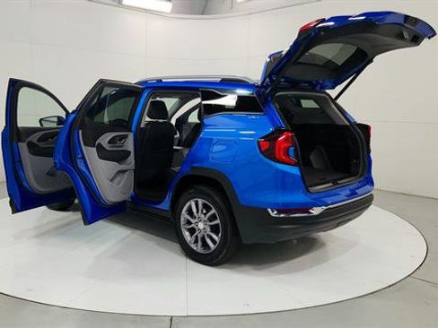 Used 2024 GMC Terrain SLT image 30