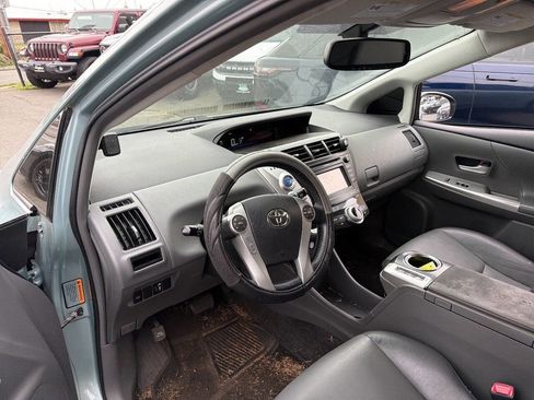 Used 2014 Toyota Prius V Five FWD image 5
