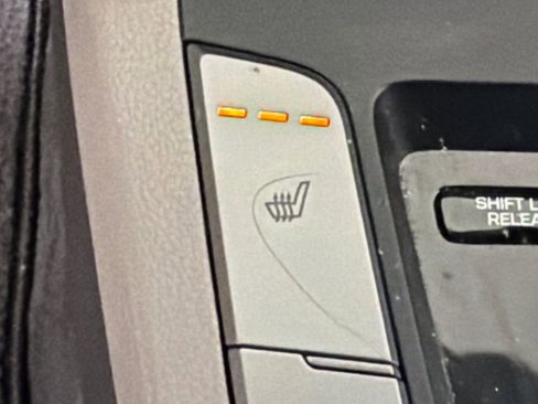 Used 2017 Hyundai Elantra Limited image 30