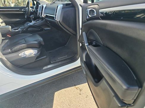 Used 2018 Porsche Cayenne Platinum Edition image 10