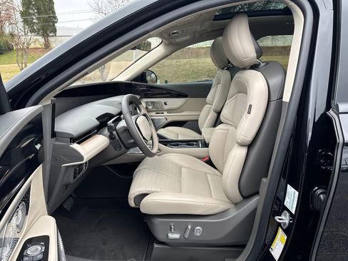 Used 2025 Lincoln Nautilus Reserve image 25