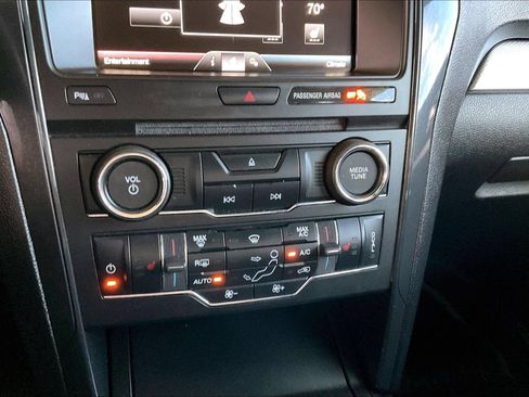 Used 2016 Ford Explorer XLT w/ Equipment Group 202A FWD image 14