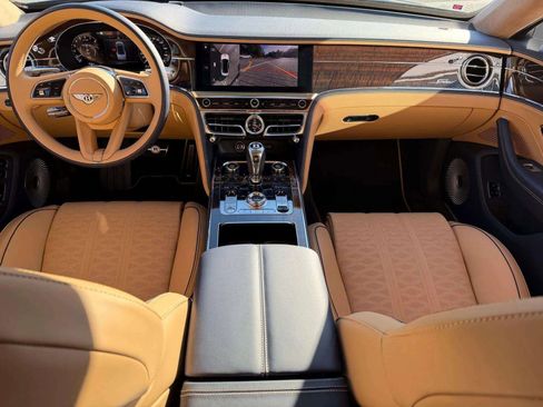 Used 2025 Bentley Flying Spur Plug-In Hybrid AWD/4WD image 11