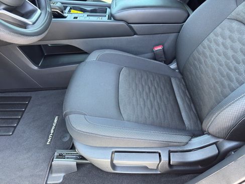 Used 2025 Nissan Pathfinder S FWD image 12