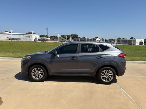 Used 2018 Hyundai Tucson SE FWD image 2