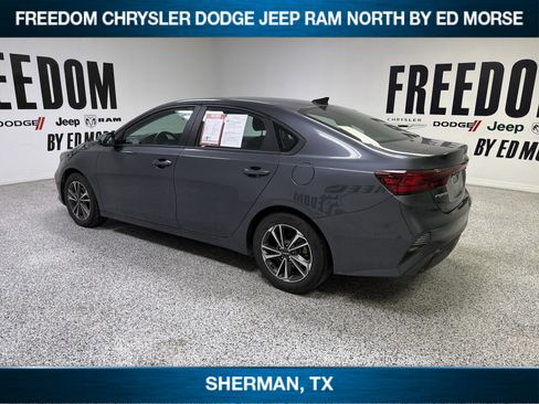Used 2023 Kia Forte LXS w/ LXS Technology Package FWD image 6
