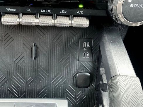 Used 2025 Toyota Tacoma SR image 18