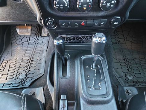 Used 2018 Jeep Wrangler Unlimited Rubicon AWD/4WD image 25