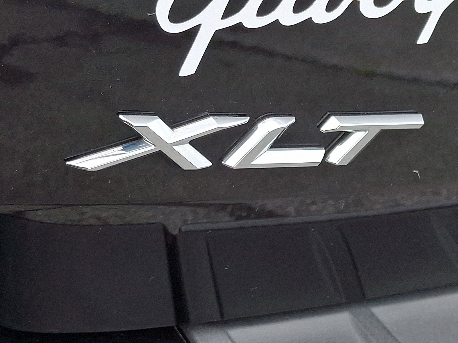 Used 2023 Ford Explorer XLT w/ Equipment Group 202A AWD/4WD image 29