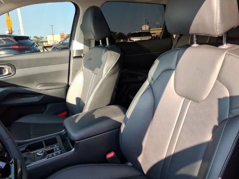 Used 2025 Kia Sorento S w/ Panoramic Sunroof Package FWD image 11
