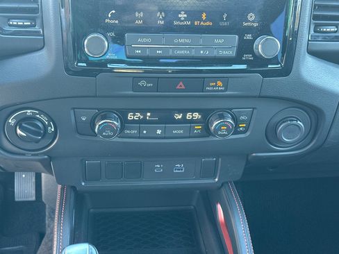 Used 2024 Nissan Frontier PRO-4X image 29