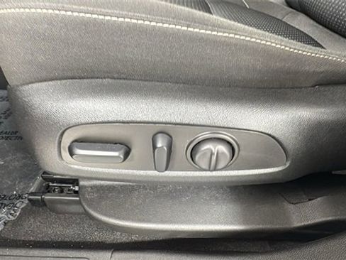 Used 2023 GMC Acadia SLE w/ Driver Convenience Package image 11