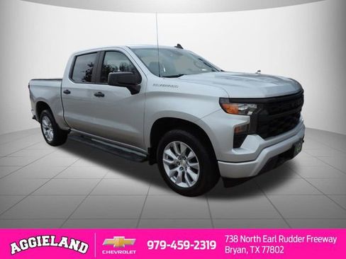 Used 2022 Chevrolet Silverado 1500 Custom image 3