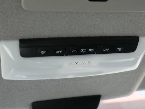Used 2023 Nissan Kicks SR w/ SR Premium Package FWD image 27