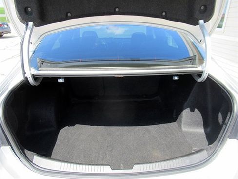 Used 2018 Chevrolet Malibu LT image 10