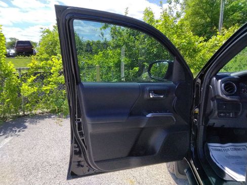 Used 2023 Toyota Tacoma TRD Off-Road AWD/4WD image 26