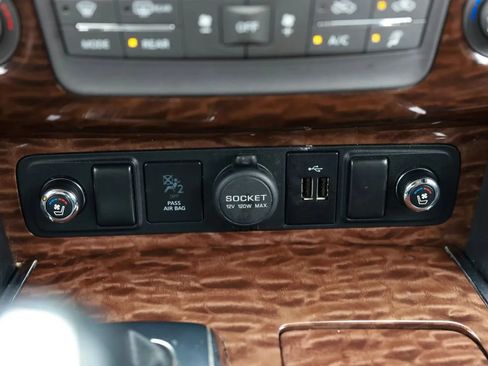 Used 2019 Nissan Armada Platinum w/ Captain's Chairs Package RWD image 36