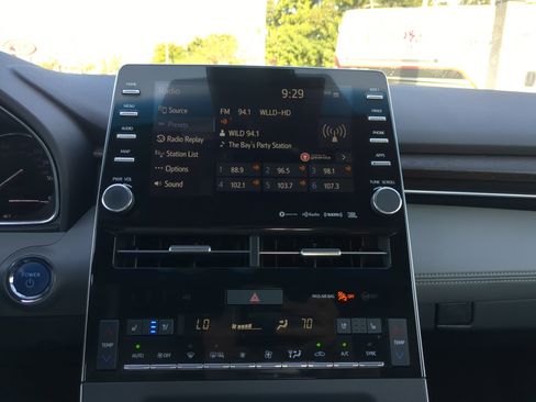 Used 2019 Toyota Avalon Limited w/ Preferred Accessory Package image 21