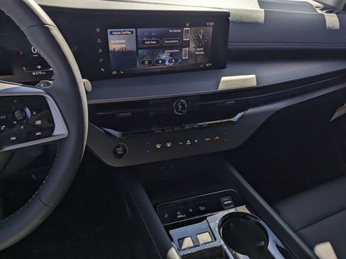 Used 2025 Nissan Murano SV image 10