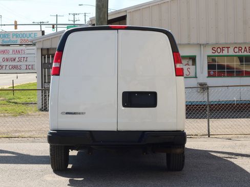 Used 2020 Chevrolet Express 3500 w/ Driver Convenience Package RWD image 7