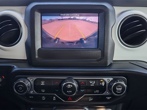 Used 2021 Jeep Wrangler Unlimited Islander image 15