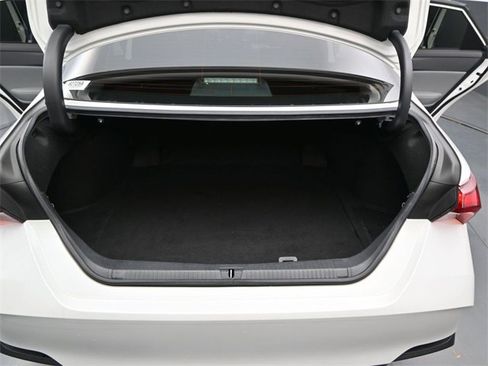 Used 2021 Toyota Avalon XLE image 17