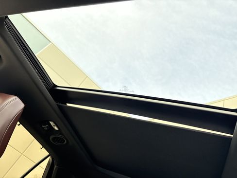 Used 2020 Ford Explorer Platinum w/ Premium Technology Package image 28