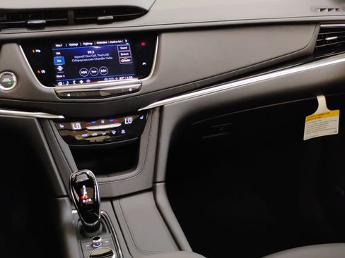 New 2025 Cadillac XT6 Luxury image 16