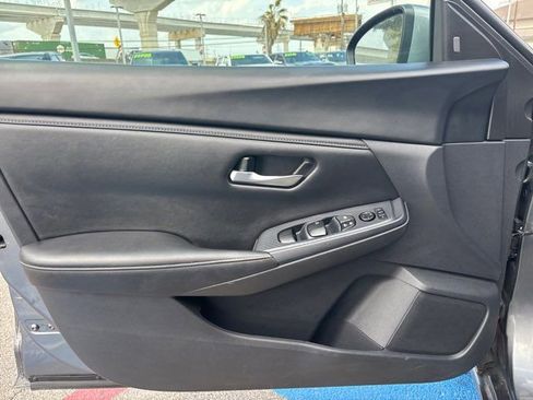 Used 2024 Nissan Sentra SV FWD image 14
