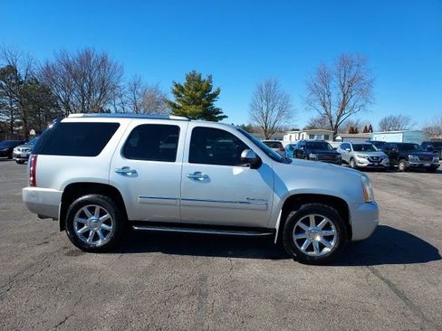 Used 2011 GMC Yukon Denali image 2
