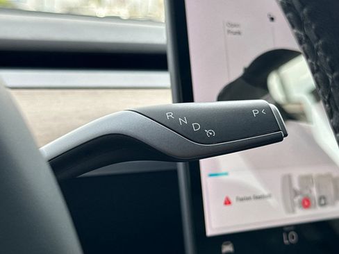 Used 2021 Tesla Model Y Long Range AWD/4WD image 21