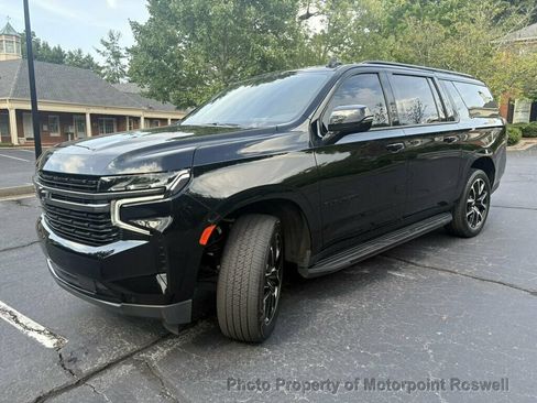 Used 2022 Chevrolet Suburban RST w/ Luxury Package RWD image 2