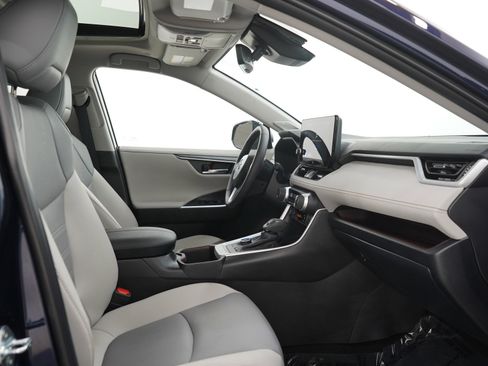 Used 2025 Toyota RAV4 Limited w/ Weather Package AWD/4WD image 11